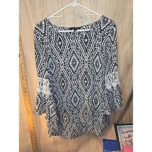 Zac & Rachel LARGE BLACK & WHITE BELL SLEEVE LACE  Boho Top